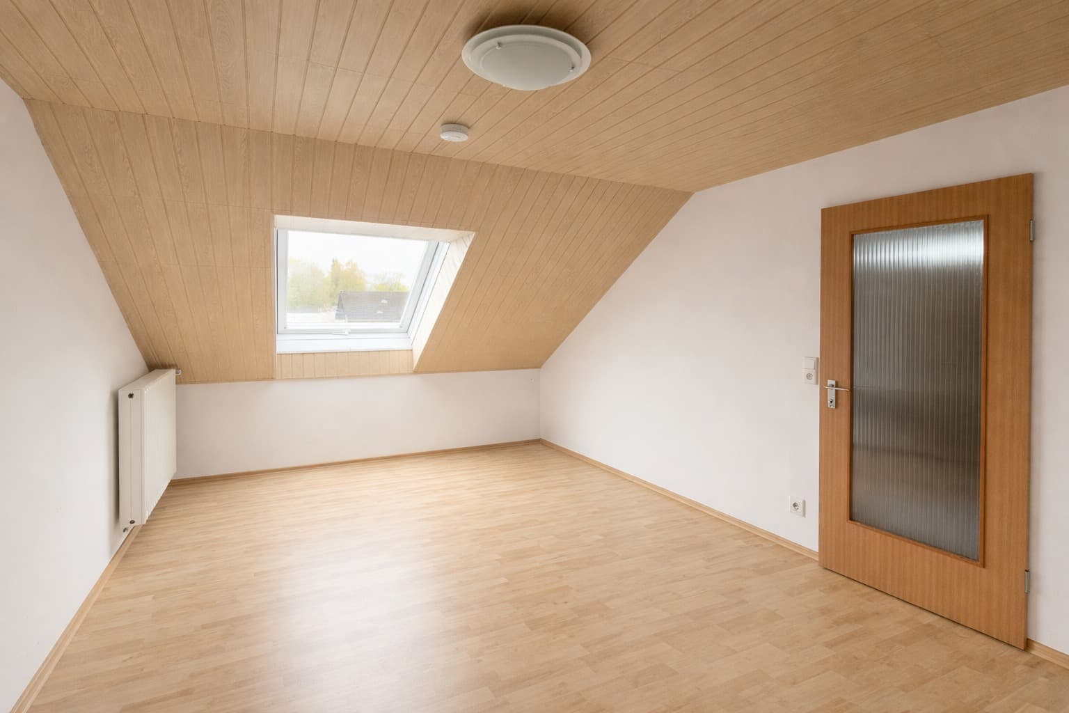 Modernes Reihenhaus in Ingolstadt: Garten, 6 Zimmer & PV-Anlage – Bild 12