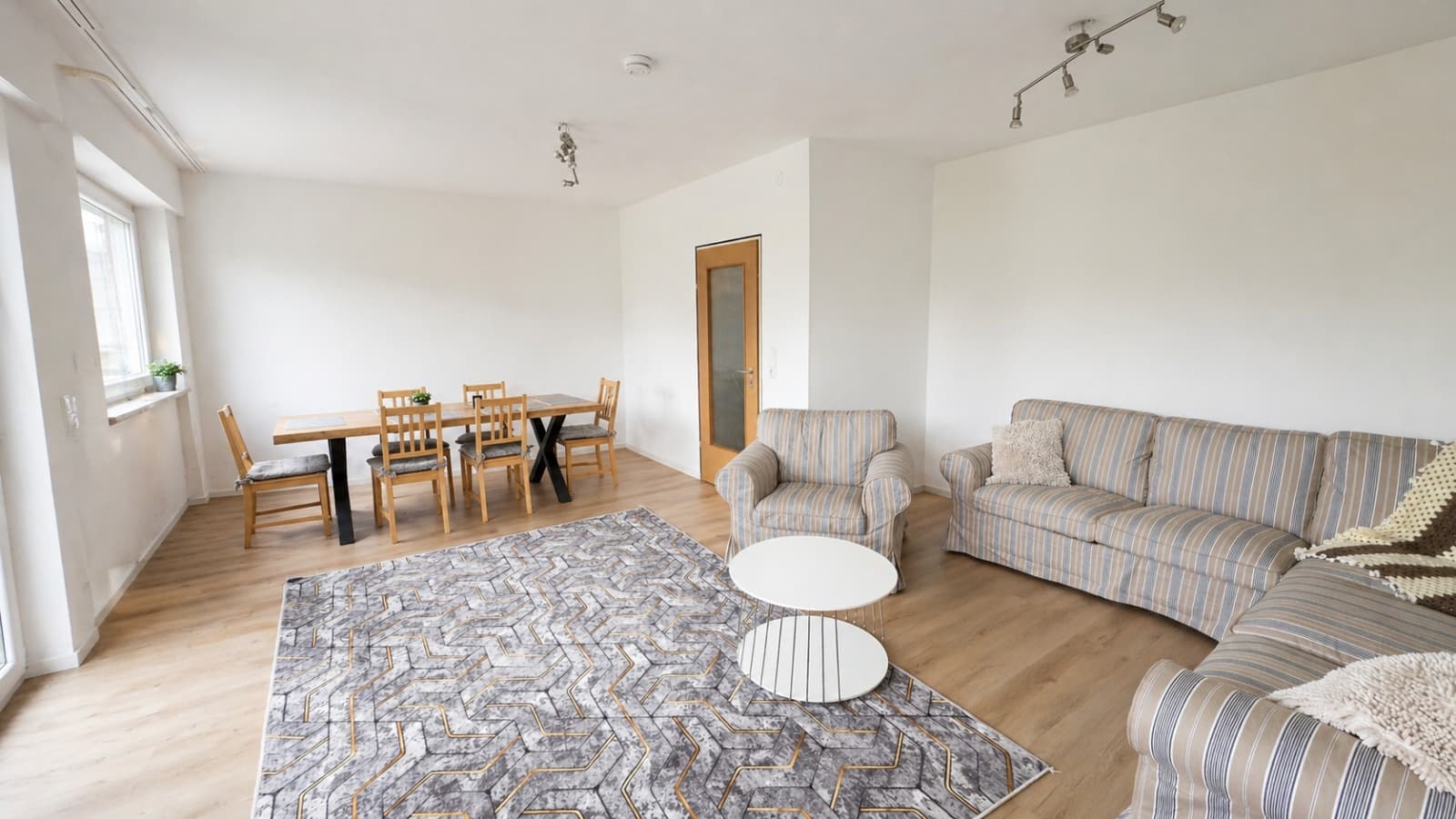 Modernes Reihenhaus in Ingolstadt: Garten, 6 Zimmer & PV-Anlage – Bild 2