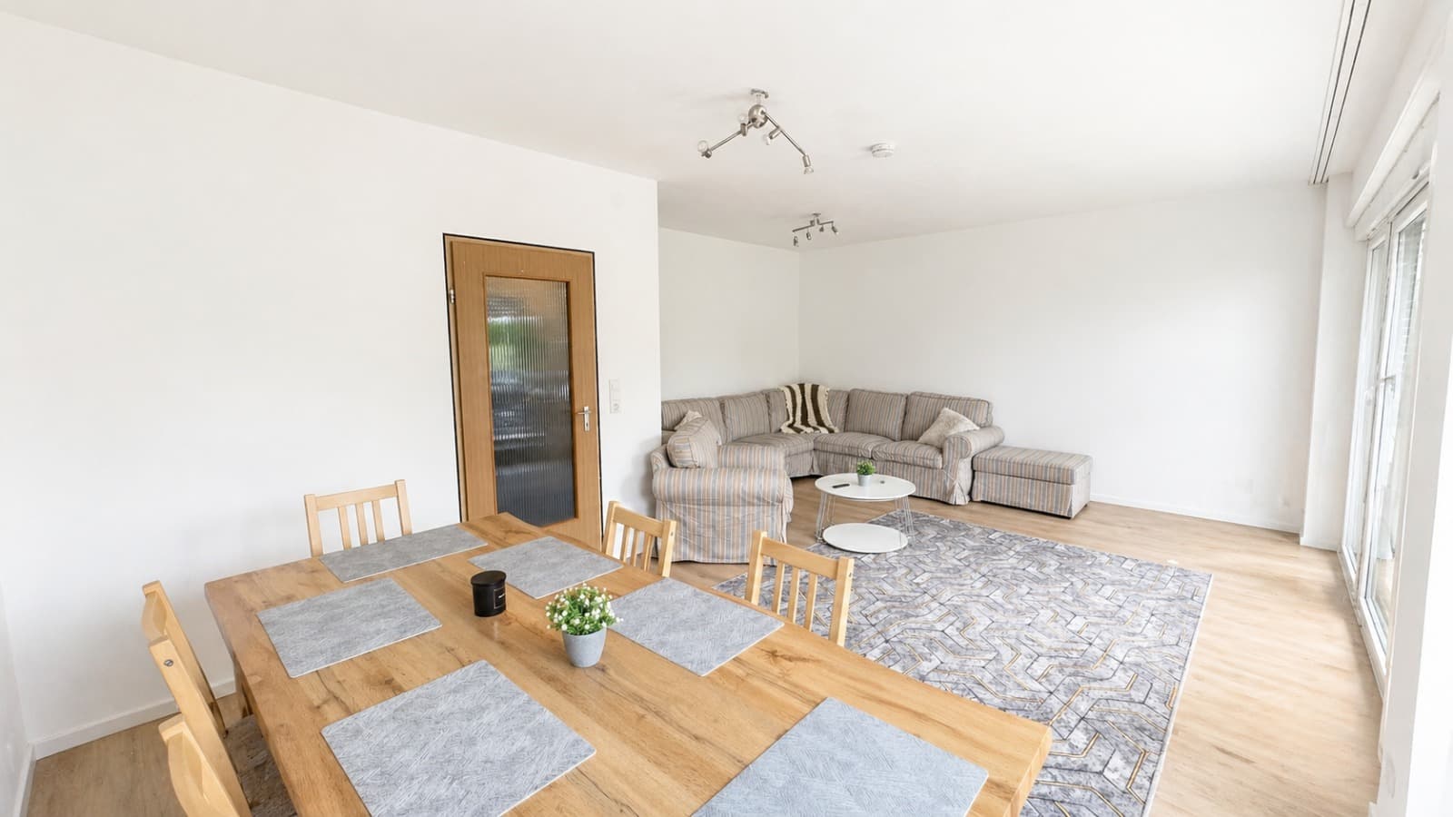 Modernes Reihenhaus in Ingolstadt: Garten, 6 Zimmer & PV-Anlage – Bild 8