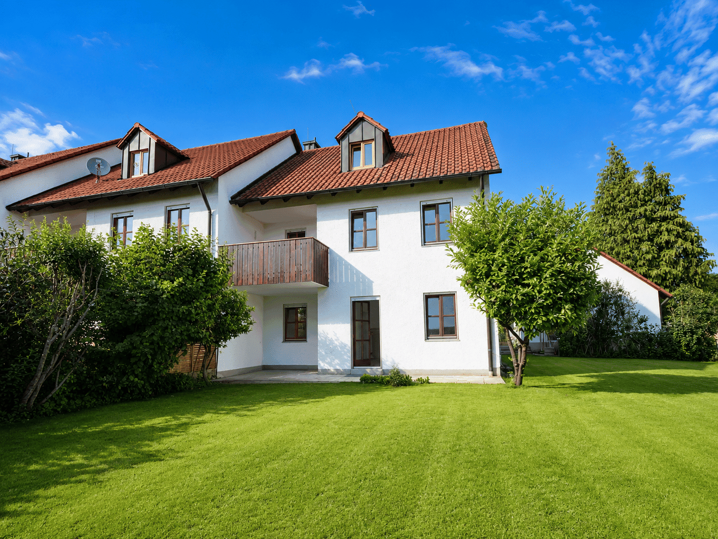 Reiheneckhaus mit großem Garten und Garage in Wolnzach – Bild 1